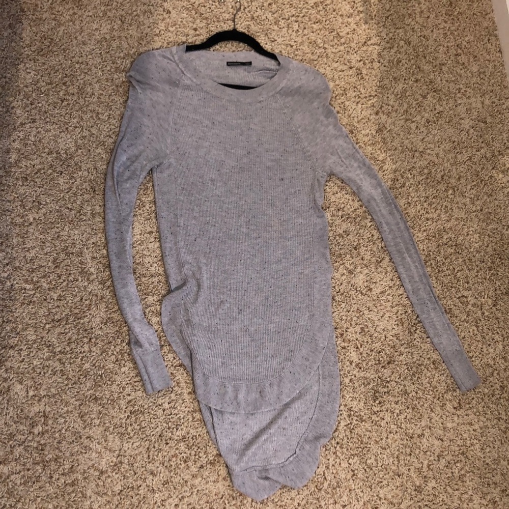 Long grey sweater with long sleeves